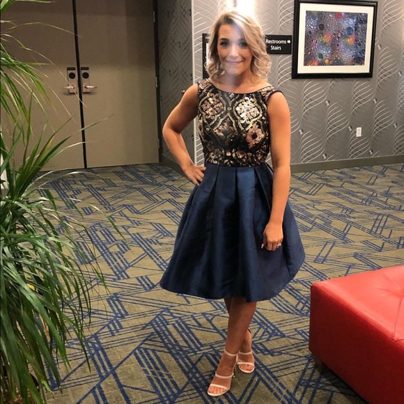 BACKLESS ChiChi London US4 UK8 - Picture 2 of 5